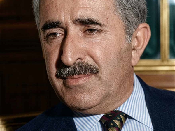 الغائب الحاضر أبداً