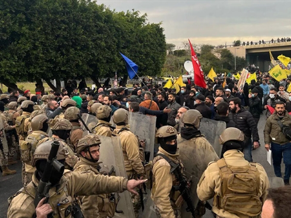 يجرؤ الحزب على السلطة ويجانب انتقاد ايران؟