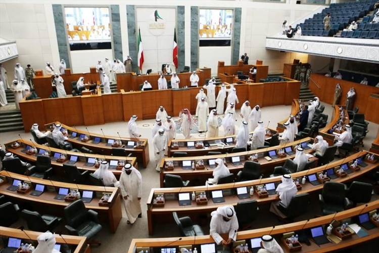 رئيس الوزراء الكويتي يبدأ مشاورات برلمانية لتشكيل الحكومة