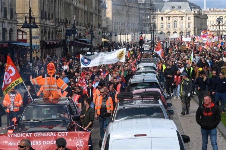 فرنسا تشهد يوم تعبئة ثامناً احتجاجاً على مشروع إصلاح نظام التقاعد