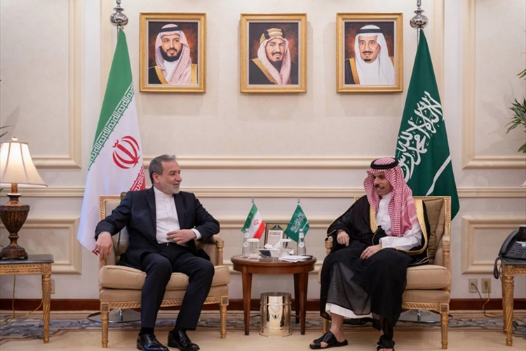 بن فرحان يستقبل عراقجي: المملكة تدعم الحوار لتسوية الخلافات