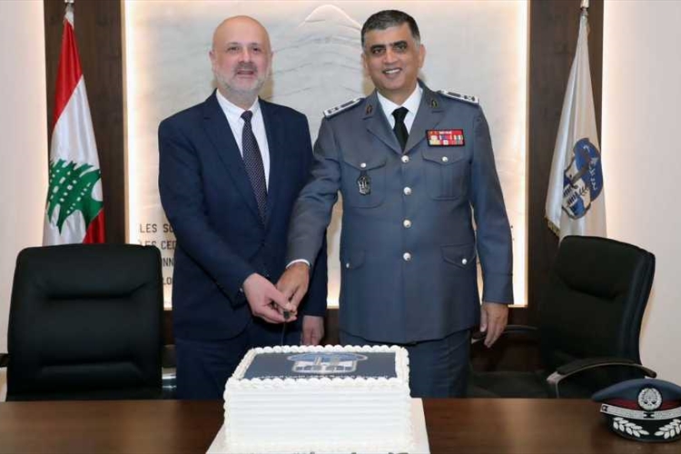 ماذا بين الوزير والمدير العام.. ؟
