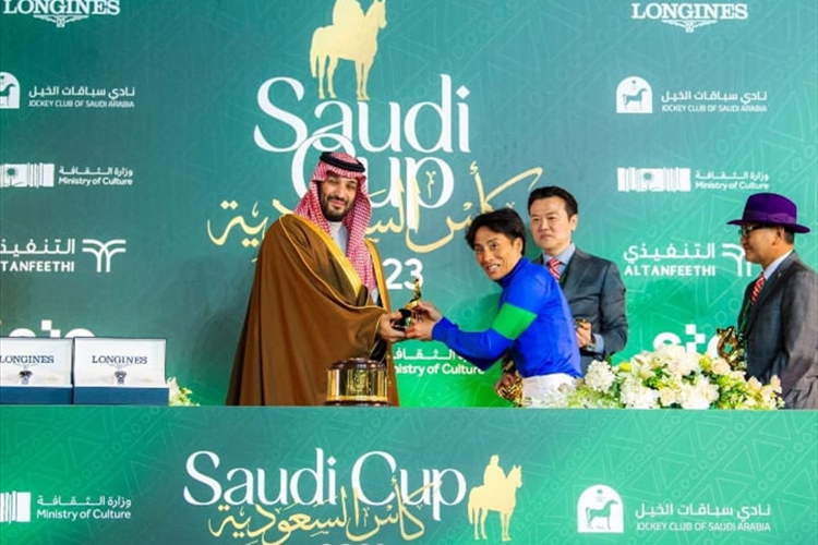 الامير محمد بن سلمان يتوج الفائزين بـ"كأس السعودية" للفروسية