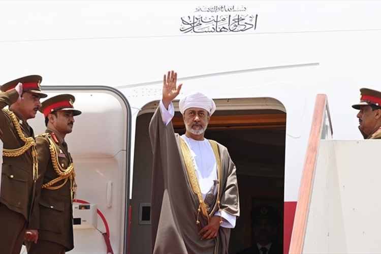 سلطان عمان يزور إيران يوم الأحد