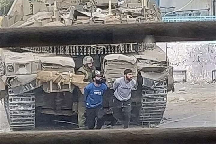 من إعلام العدو: استخدام الجيش دروعاً بشرية فلسطينية أمام محكمة لاهاي