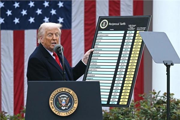 «القط والفأر» في لعبة الرسوم الجمركية: 304 مليارات بدقائق زيادة على ثروة أغنياء العالم
