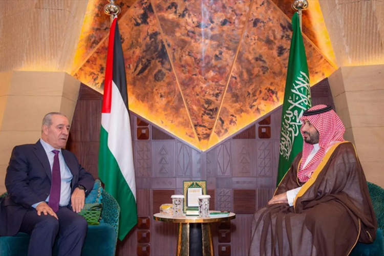 ولي العهد السعودي يستقبل حسين الشيخ: إلغاء التأشيرات الأميركية ووقف حرب غزة