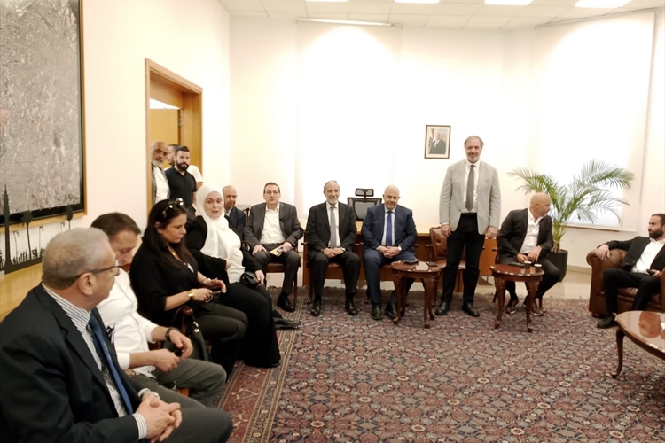 تسلُّم وتسليم بين زيدان ودرويش