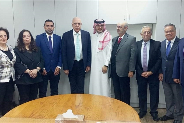 الجار المبادِر يتفقَّد الجارة المتوعِكة