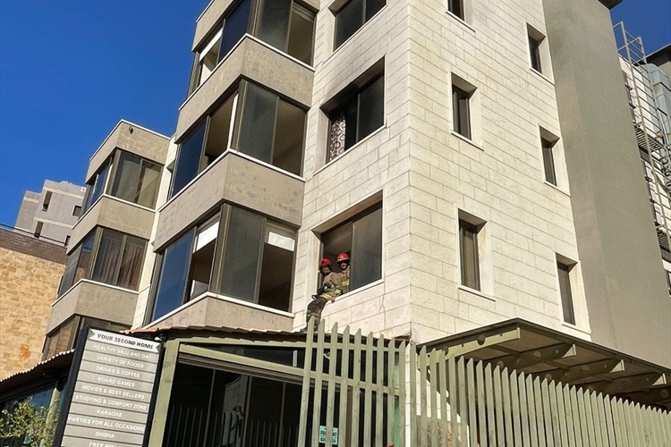 حريق... وإخلاء الطلاب من النوافذ