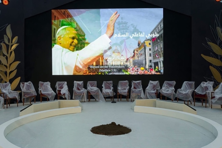 بالصور-بيروت تستعدّ لاستقبال الحبر الأعظم: منصة كبرى وقداس في الواجهة البحرية