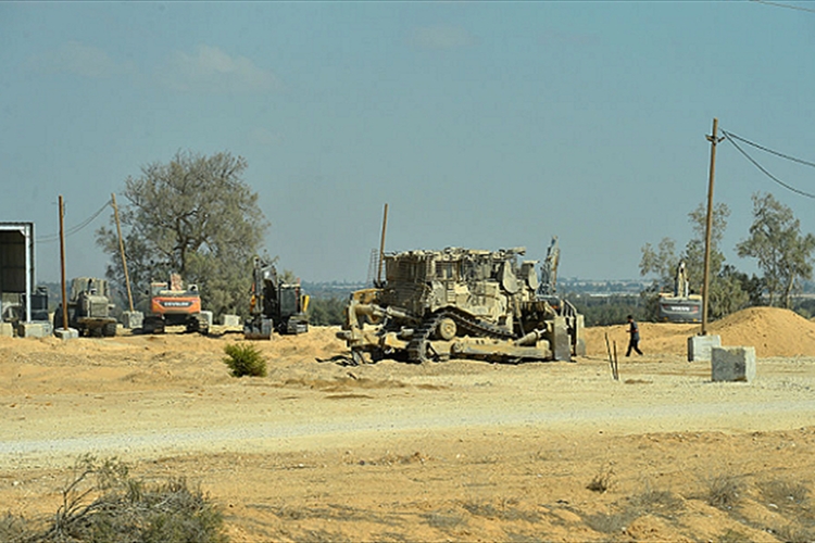 إدخال معدات ثقيلة إلى غزة بالمرحلة الثانية ومواجهات مستمرة في الضفة