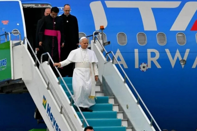 طائرة البابا تتأثّر بخلل "إيرباص إيه 320"... والزيارة الى لبنان قائمة!