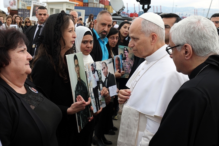 البابا مغادراً: دعوة إلى السلام  ونزع السلاح.. والفاتيكان يتواصل مع البيت الأبيض