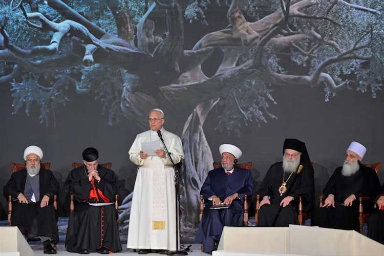 البابا يتوِّج زيارته الراعوية بلقاء حوار الأديان في ساحة الشهداء: الوحدة والمصالحة والشراكة والسلام أمر ممكن في لبنان