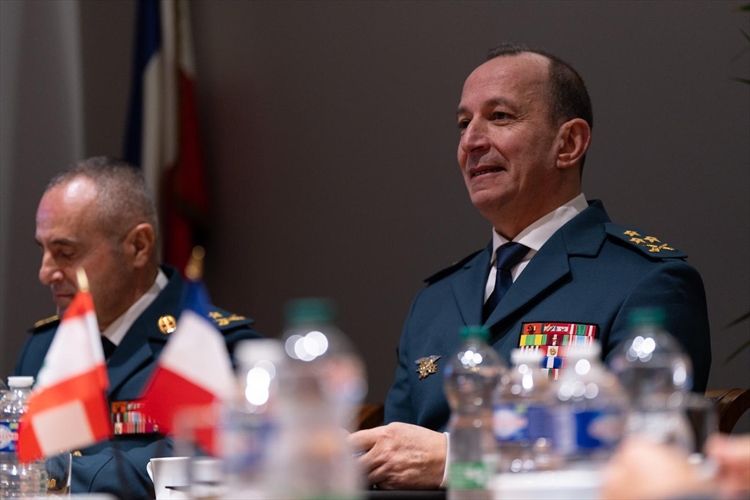 مؤتمر باريس تجديد الثقة بدور الجيش  لنزع السلاح