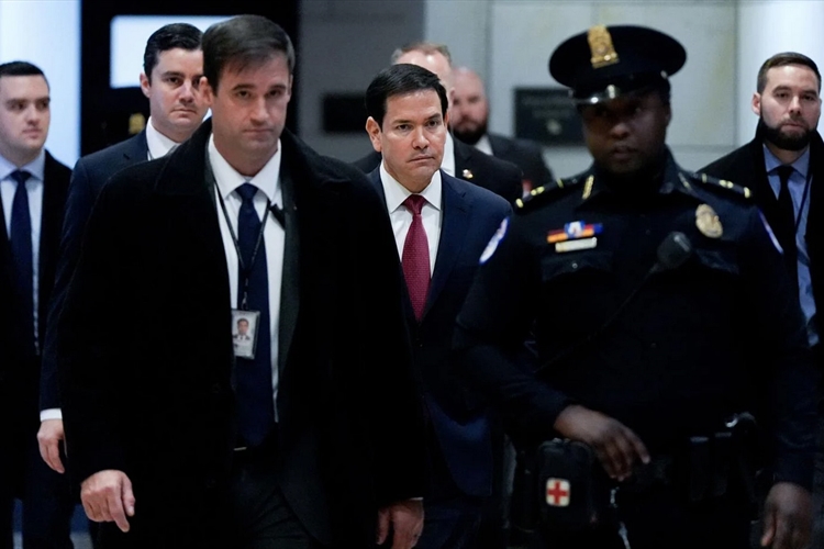 واشنطن تلوِّح بمصادرة بواخر نفط فنزويلية مجدَّداً