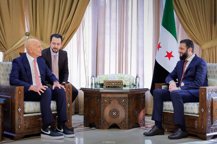 الشرع يستقبل باراك  ترامب :على إسرائيل أن تتوقف عن مهاجمة سوريا