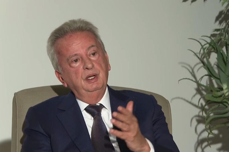 مقابلة رياض سلامة.. محاولة بائسة لغسل اليدين  من «الشيطنة» بأموال الناس وإفلاس البلد!