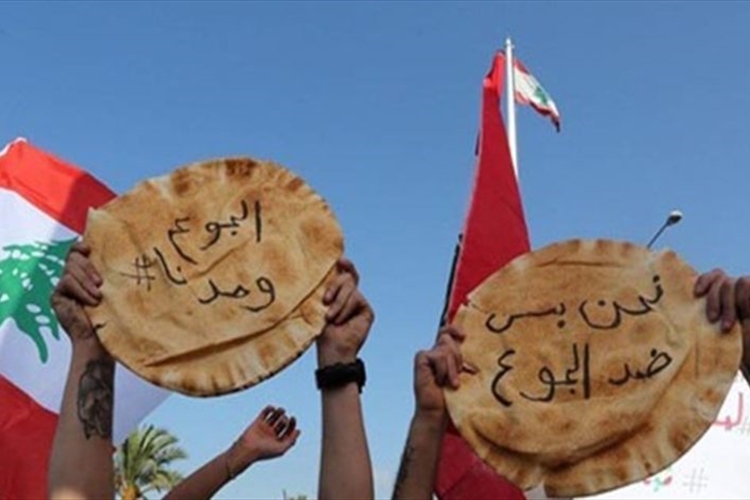 ‏وطنٌ ينهار جوعاً.. وسطَ صخبِ السّاسة..