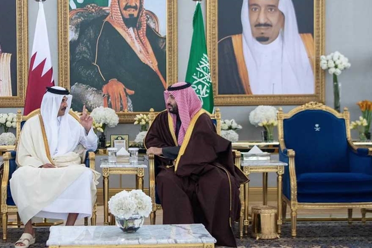 السعودية وقطر: تعزيز التعاون وربط البلدين بالقطار الكهربائي السريع