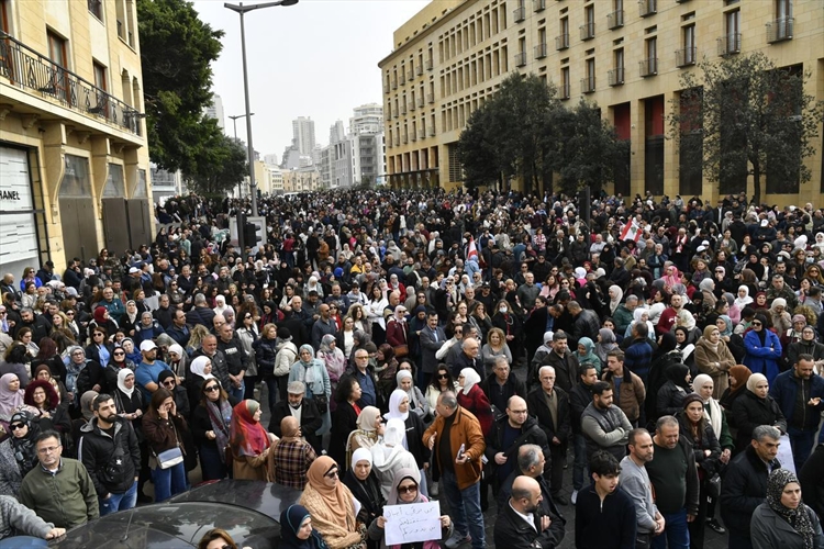 السياسة تذهب بأرقام الموازنة.. وضغط بالمطالب خارج القاعة