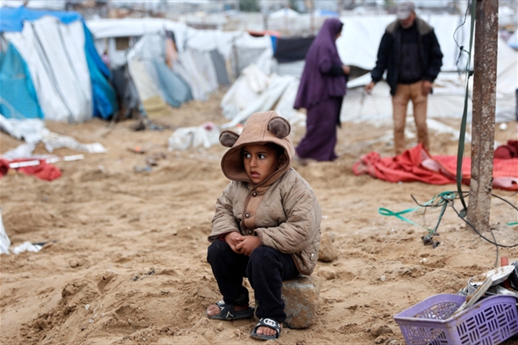 غزَّة في نكبة البرد.. قتل وحجز مساعدات ومسح عشرات المنازل والمنشآت