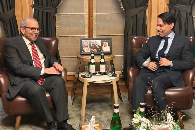 سلام يؤكِّد لوزير الخارجية السعودي على التقدُّم الأمني وحصر السلاح