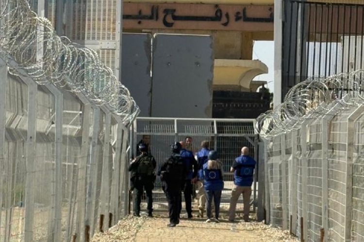 بعد عام ونصف من الإغلاق شبه الكامل.. اعادة فتح معبر رفح