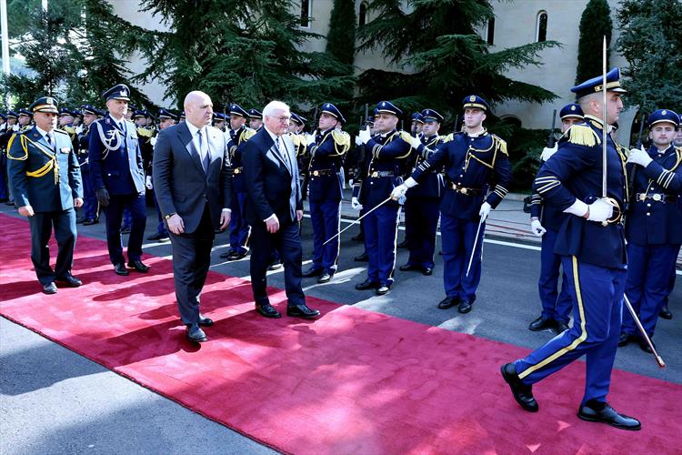 6 رواتب للقطاع العام وحصر السلاح شمال الليطاني يحتاج لـ 8 أشهر