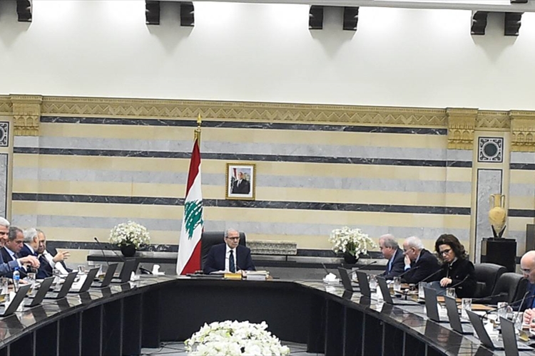 مجلس الوزراء:  تخصيص جلسة لرواتب للقطاع العام وتشغيل مرحلي لمطار القليعات   ..   رئيس الحكومة: « استقرار لبنان هو المدخل للإستثمار والتمويل»