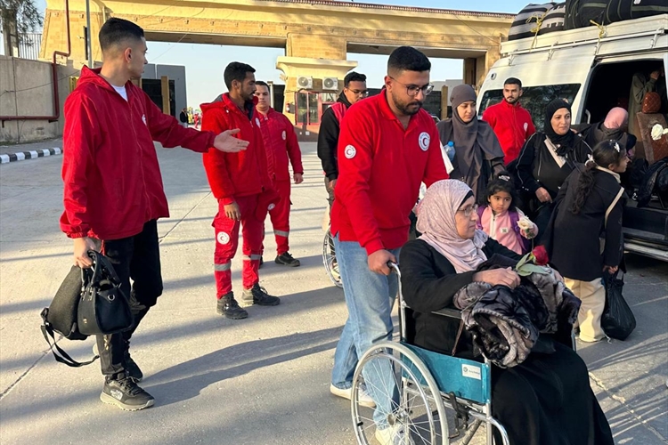 إعادة فتح معبر رفح بشروط إسرائيلية مذلِّة.. وتصعيد استهداف الأهالي للتهجير