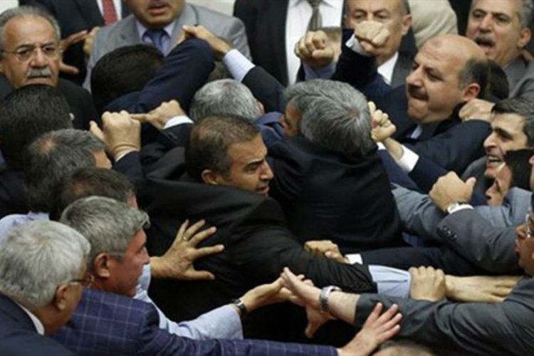 ديمقراطية التعارك ذات الوجهَيْن