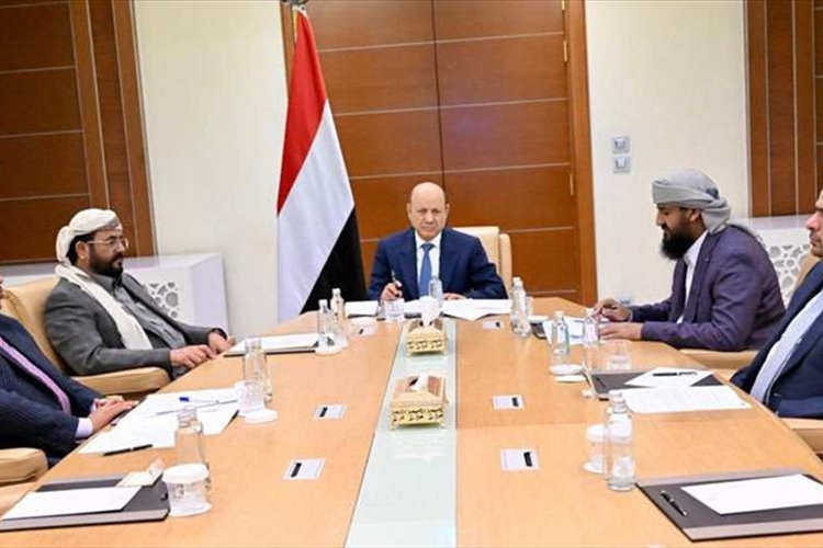 مصدر رئاسي يمني: لن نسمح بتنفيذ مشاريع إقليمية مشبوهة