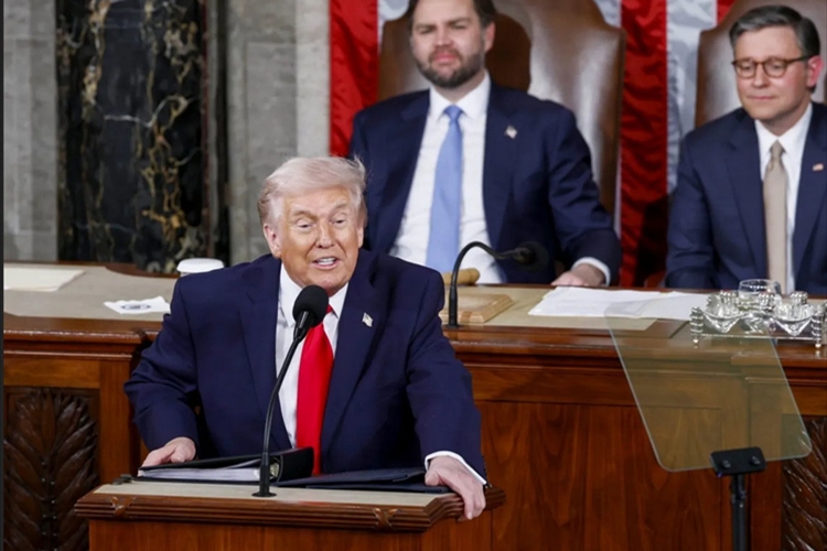 «عصا وجزرة أميركية» عشية جولة المفاوضات الحامسة مع إيران اليوم