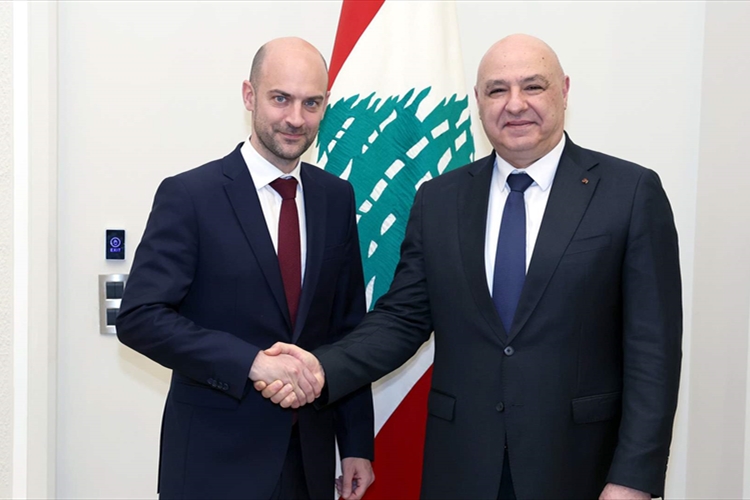 باريس «ساعي بريد» متعثّر.. زيارة وزير خارجيتها استكمال لـ «البروباغندا الإيمانويلية»