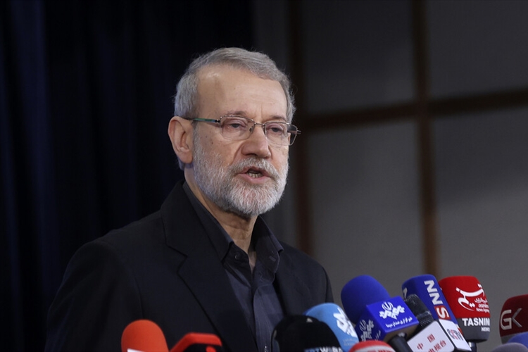 لاريجاني: المرحلة الانتقالية بدأت في إيران.. وسنعلن مجلس قيادة مؤقت اليوم
