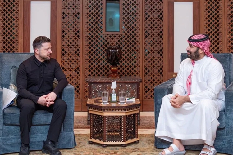 الأمير محمد بن سلمان يستقبل زيلنسكي