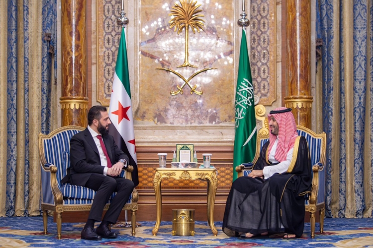 محمد بن سلمان يبحث مع الشرع المخاطر المحيطة بالعرب والمنطقة