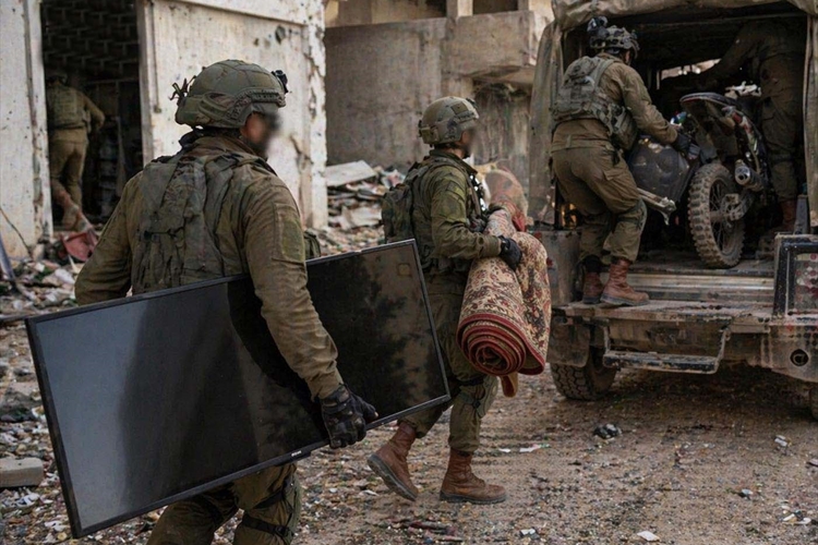 من إعلام العدو: عسكر العدو ينهبون بيوت الجنوبيين تحت أنظار قياداتهم!