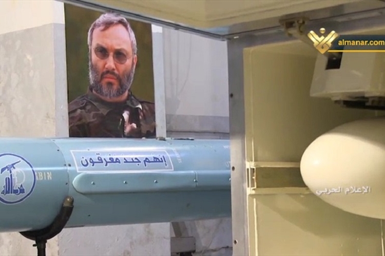 "الآن في عرض البحر انظروا إليها تحترق"... حزب الله يعلن استهداف بارجة حربية