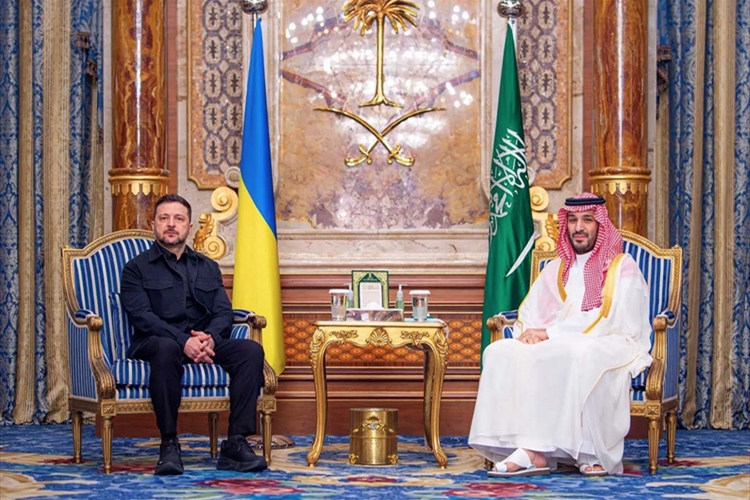 الأمير محمد بن سلمان وزيلينسكي يناقشان الأحداث الإقليمية والدولية