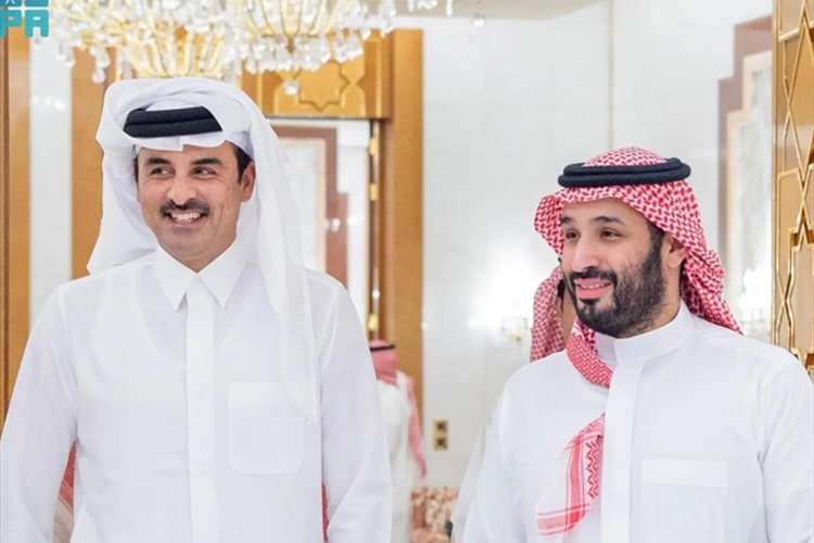 ولي العهد السعودي وأمير قطر يناقشان التطورات في المنطقة