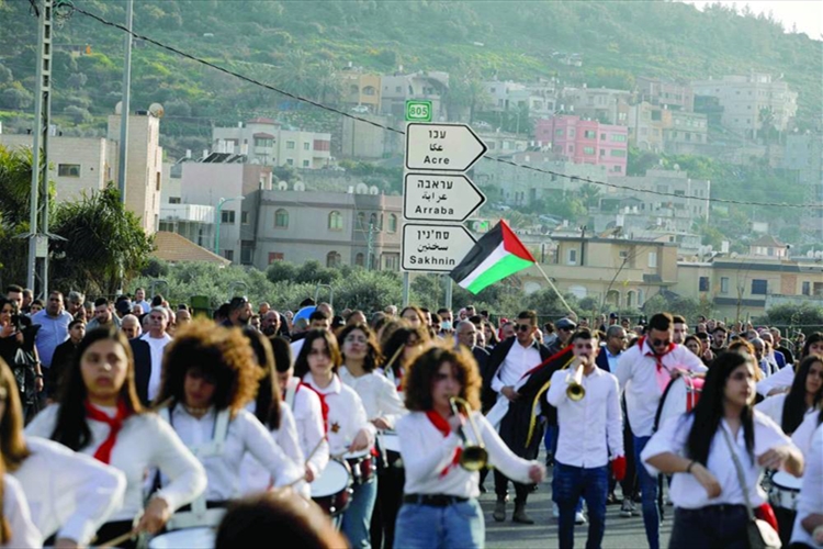 من إعلام العدو: العرب يشكلون خمس السكان واستبعادهم عن صنع القرار يحوِّل إسرائيل إلى دولة للتمييز العنصري ومنبوذة دولياً