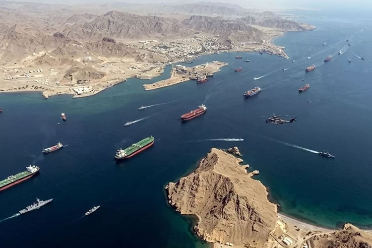 إيران ومضيق هرمز: فلسفة السيطرة على ممر بحجم العالم