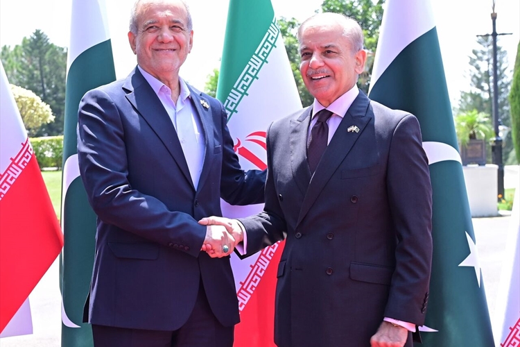 القمة الإيرانية – الباكستانية: التعاون في ما بعد مذكرة التفاهم شريف يلتقي مجتبى الخامنئي الأسبوع المقبل.. وتفاهم مع مسقط على إدارة هرمز