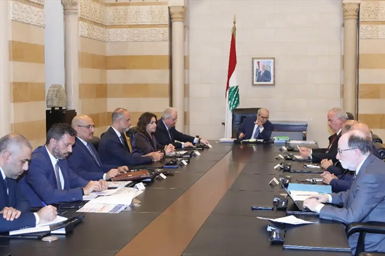 سلام ترأس اجتماعاً «للعودة والتعافي»: لن نترك أهل الجنوب لوحدهم