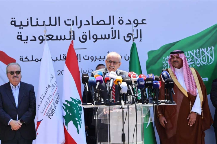 إنطلاق أولى الصادرات اللبنانية من مرفأ بيروت إلى ميناء جدة..